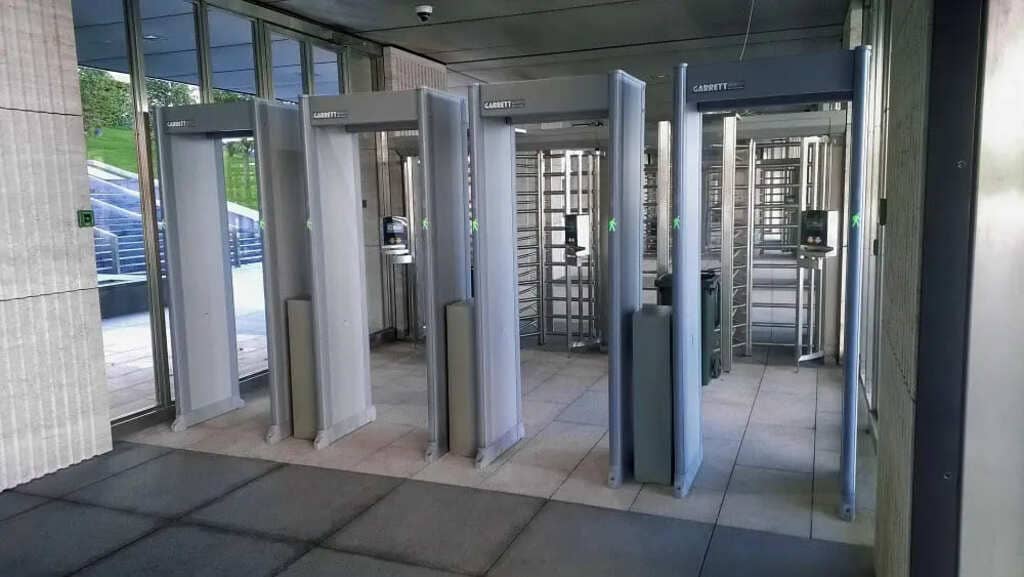 арочный металлоискатель