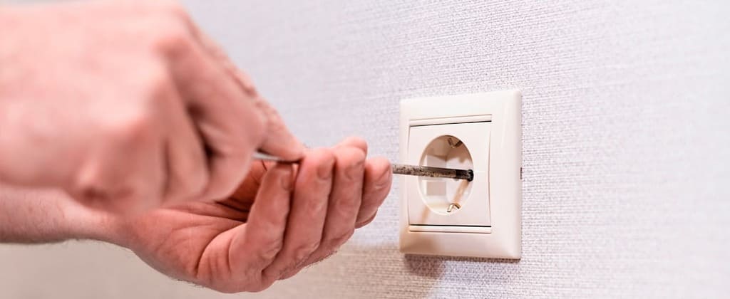 Розетка скрытой установки