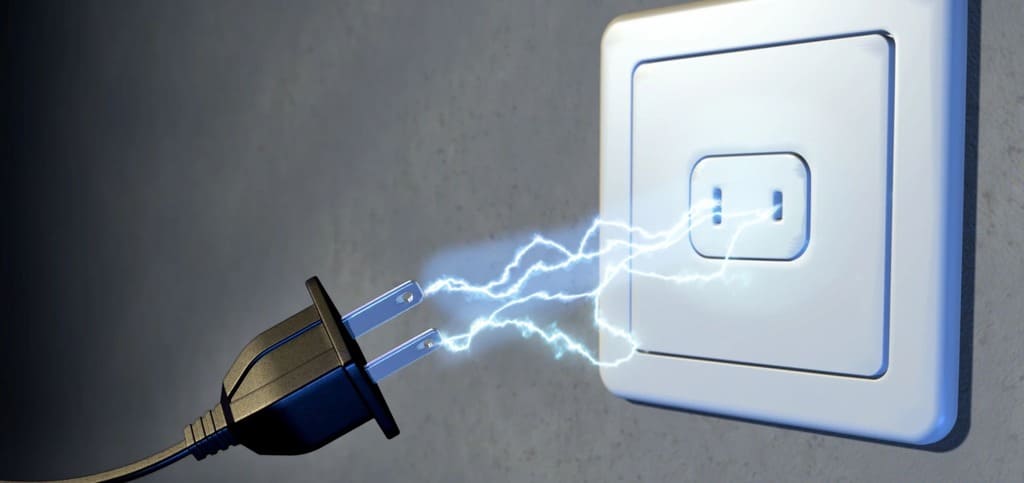 Почему искрит розетка? Почему искрит розетка?